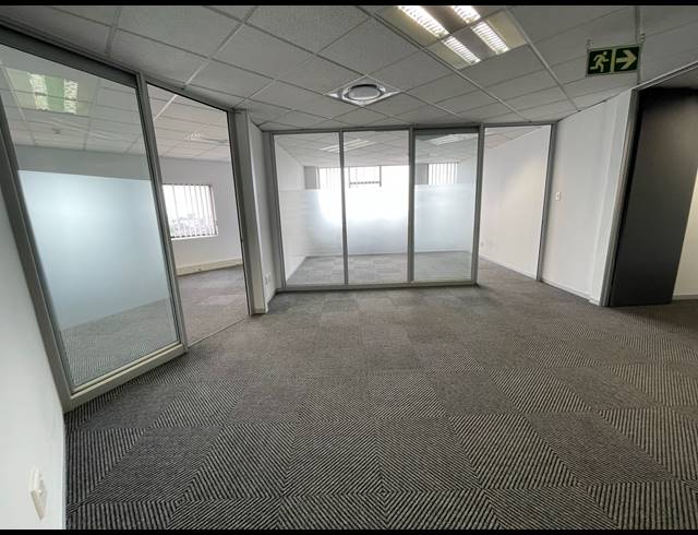 326M² OFFICE TO LET IN PARKTOWN